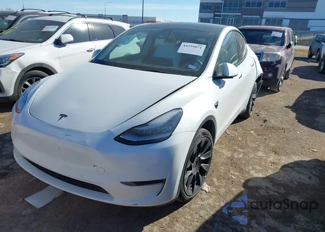 2022 Tesla Model Y Long Range Dual Motor All-Wheel Drive z USA, uszkodzony, nr VIN 7SAYGDEEXNF356798